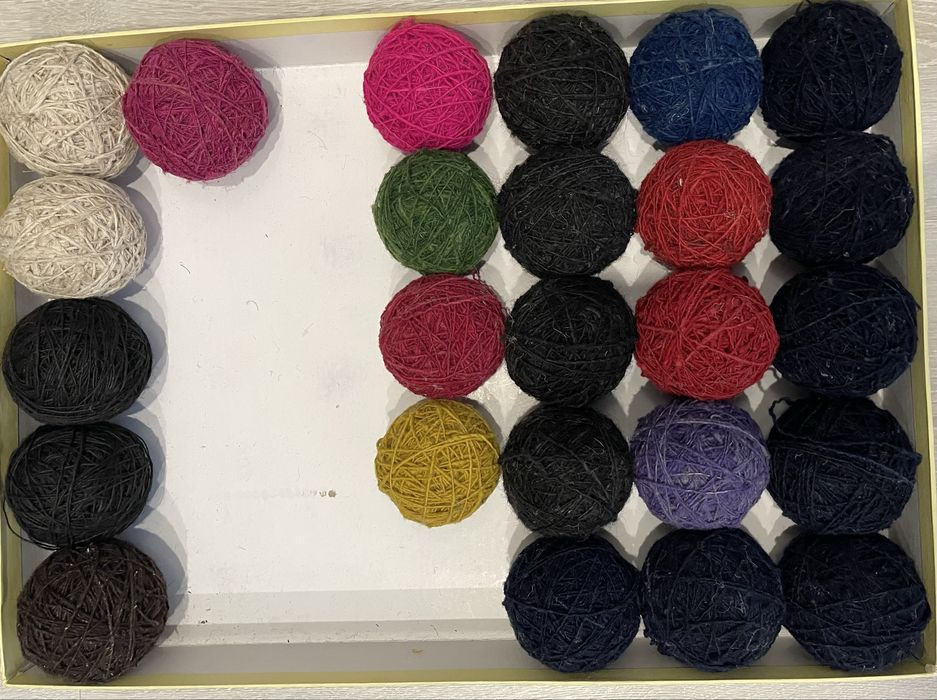 Старовинні клубочки вовняних і конопляних ниток