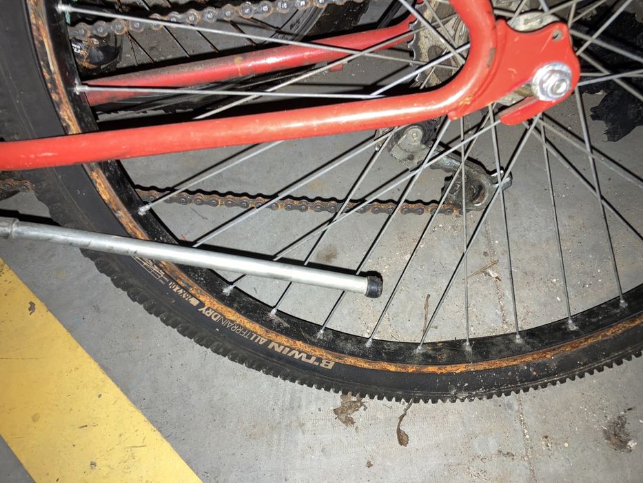 Bicicleta vermelha roda 26
