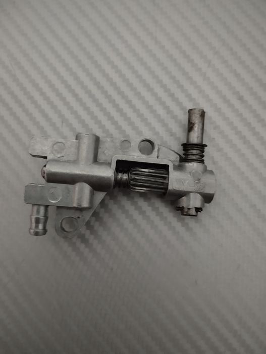 Масляний насос для бензопили