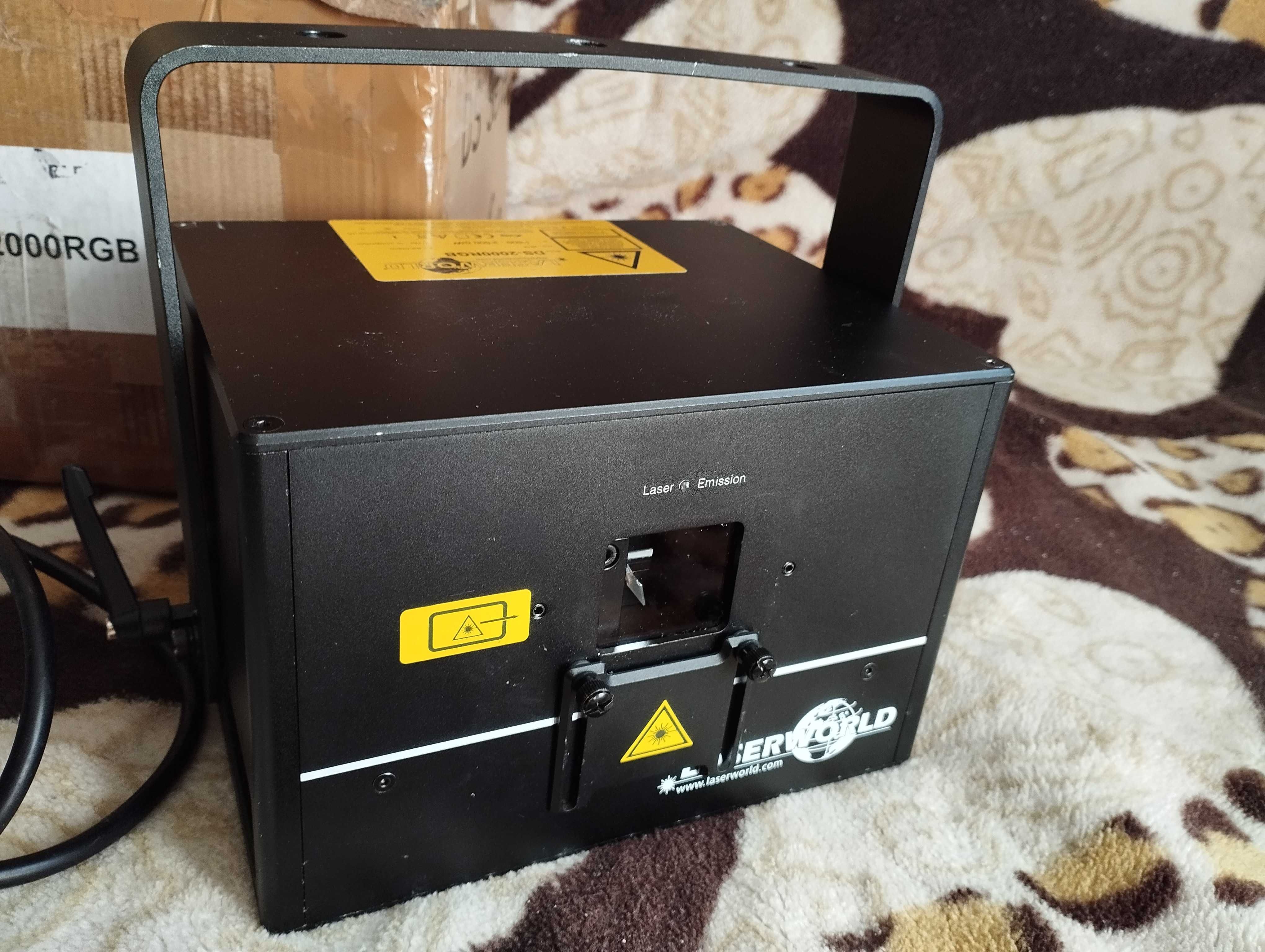 Laserworld DS-2000 RGB ShowNET - laser z wgranymi pokazami laserowymi!