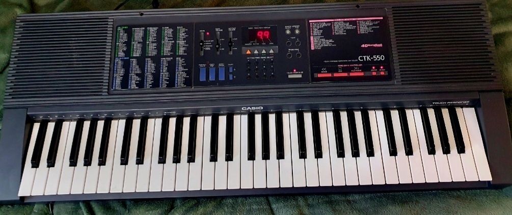 Keyboard Casio z Dynamiczną klawiaturą