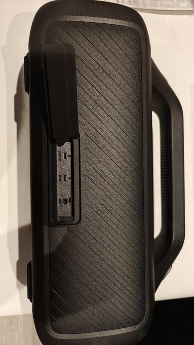 Przenośne radio bluetooth.