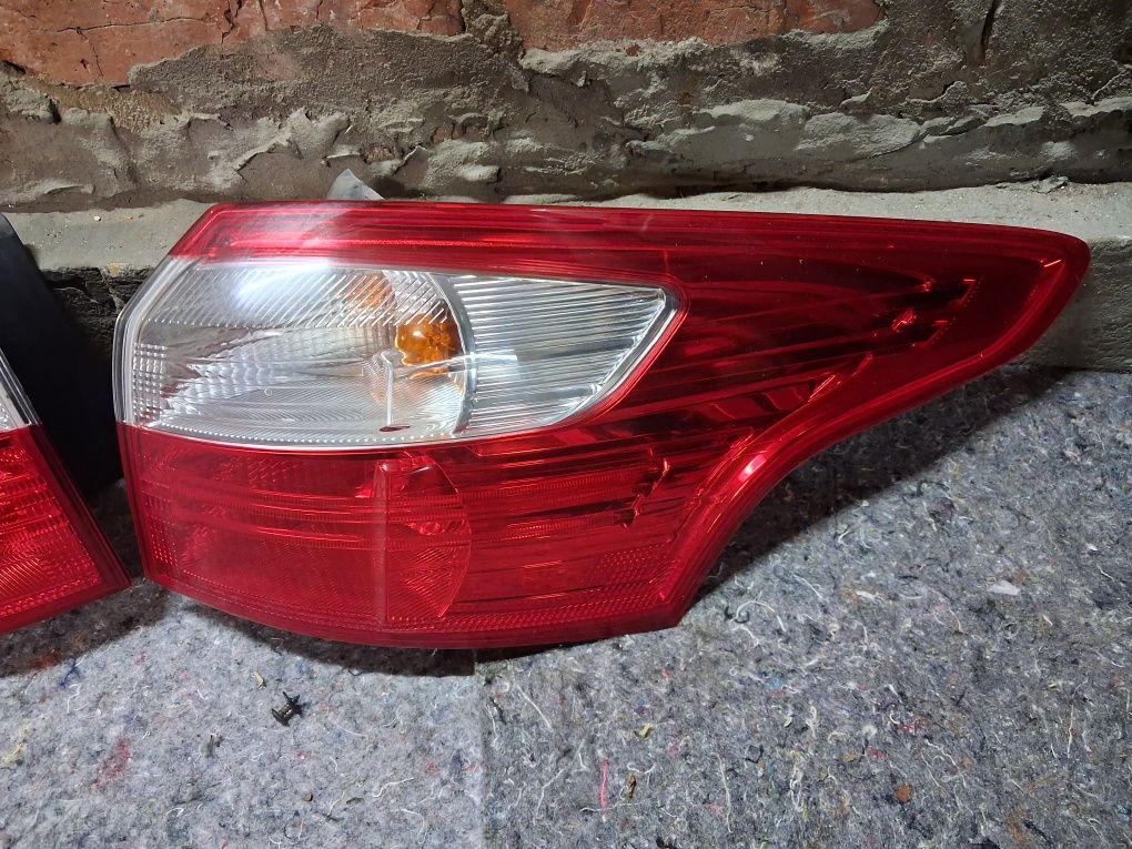 Стоп габарит ліхтар лівий правий Ford Focus 3 універсал, bm51-13404-Hf