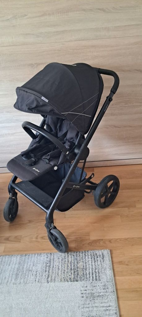 Carrinho de bebé com babycoque