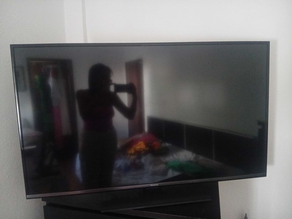 TV Led Panasonic TX-49FX555E como nova