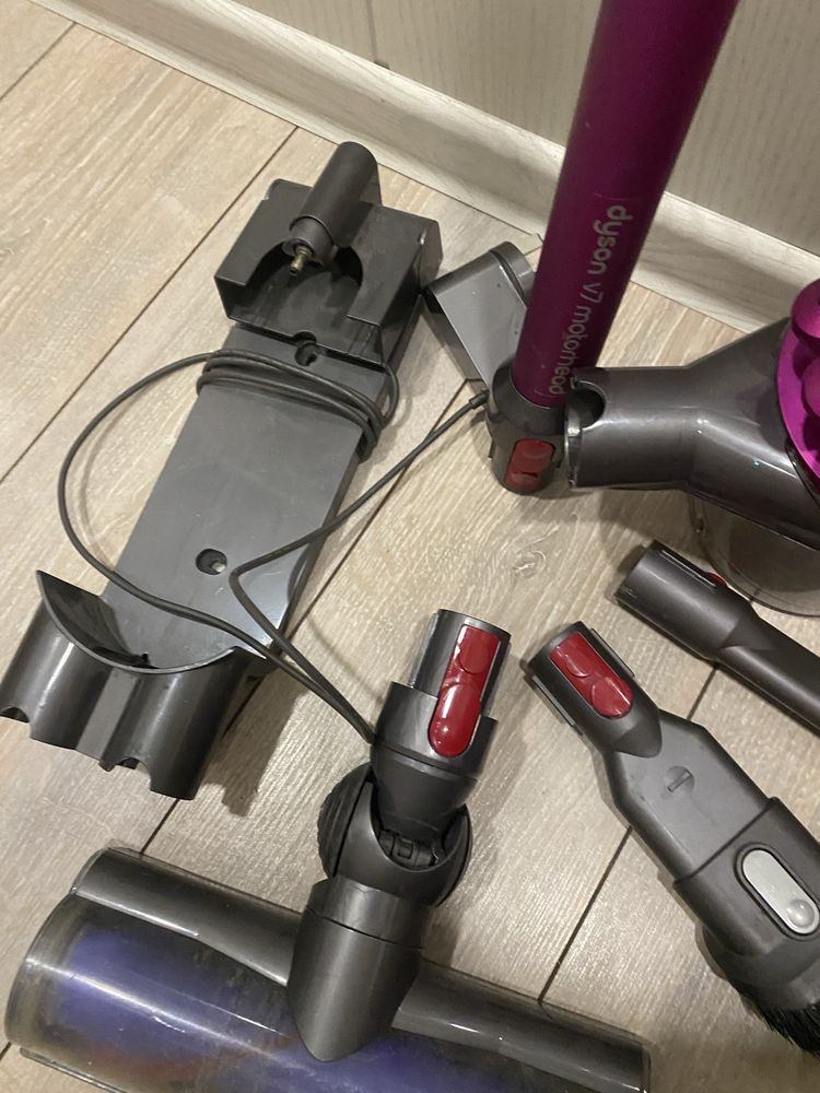 Dyson v7 не працює мотор