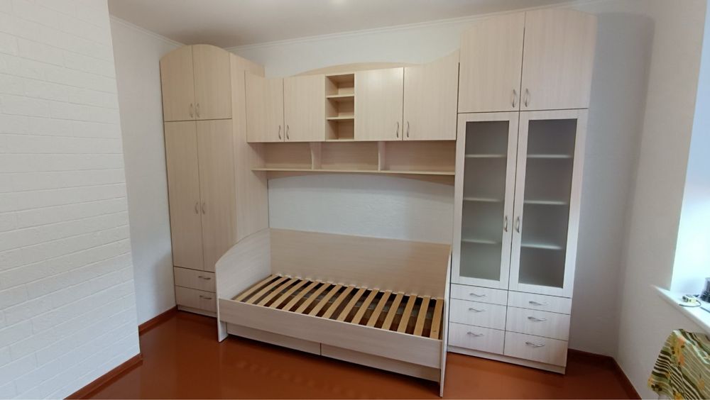 Комплект меблів для дитячої кімнати