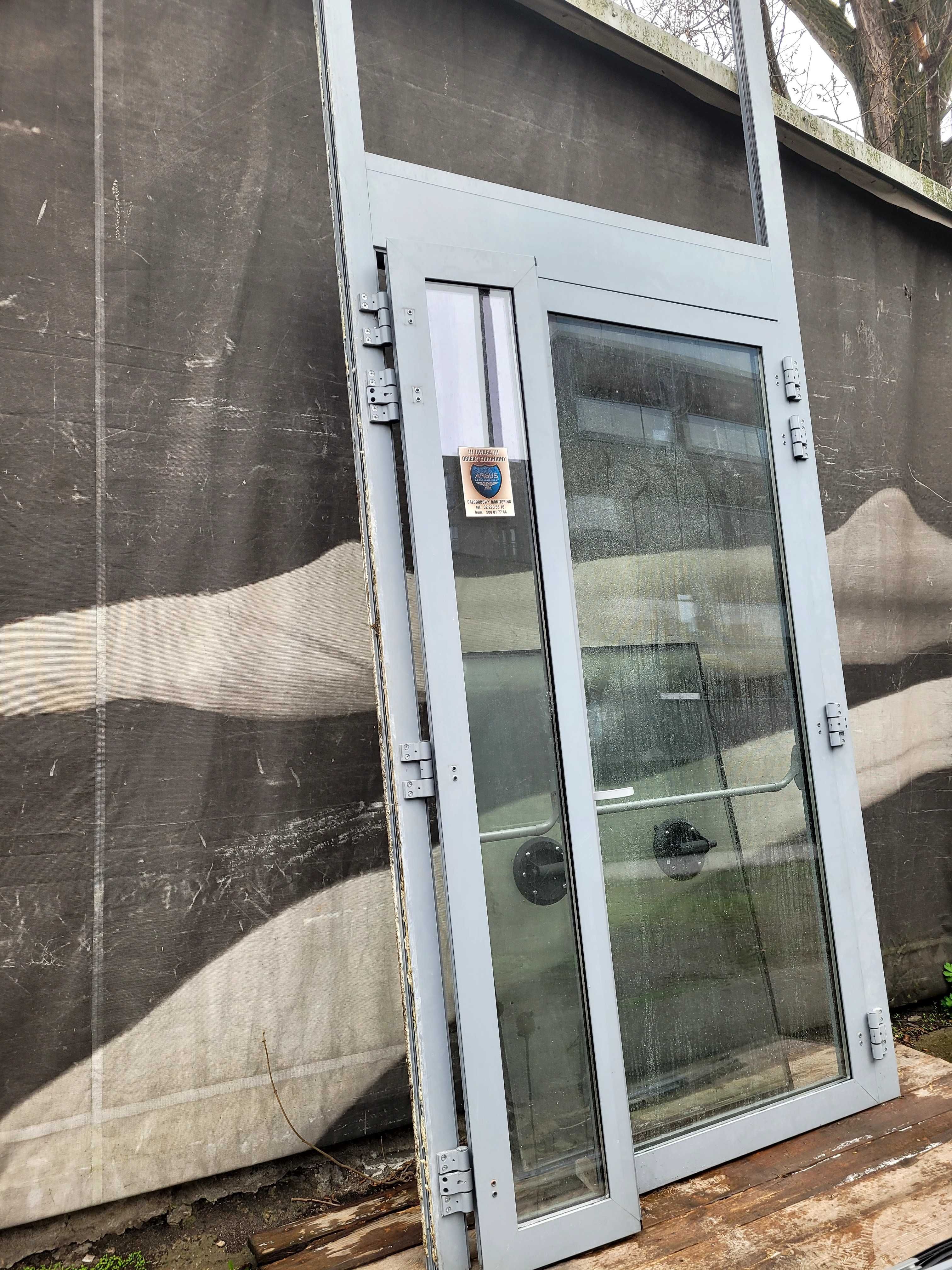 Drzwi aluminiowe zewnętrzne + witryny