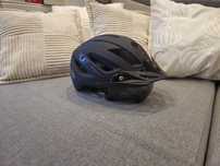 Kask Rowerowy czarny nowy