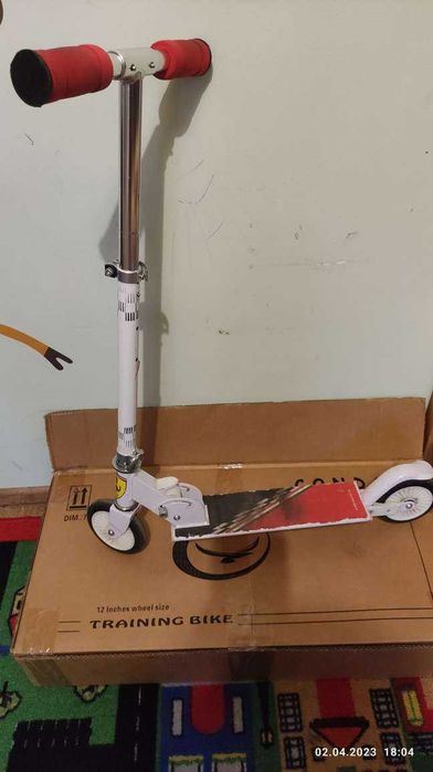 Самокат Ferrari двоколісний білий