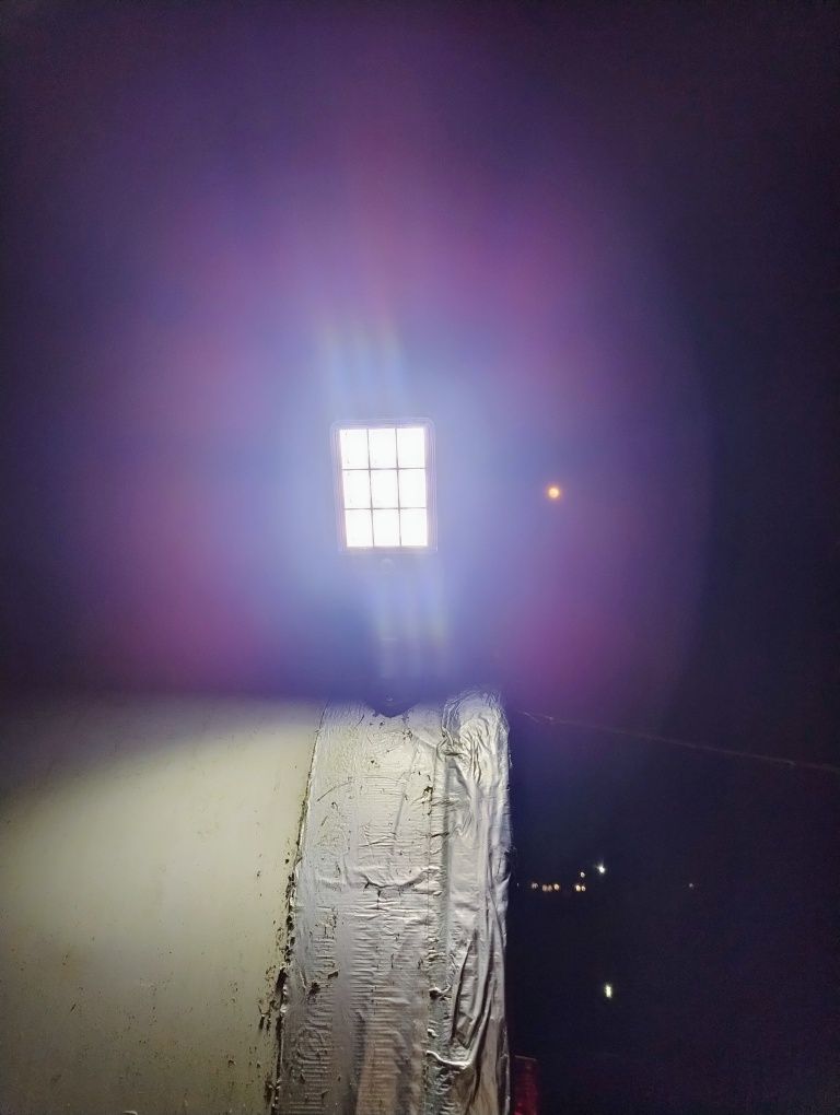 Lampa LED solarna z czujnikiem ruchu oraz pilotem nowa.