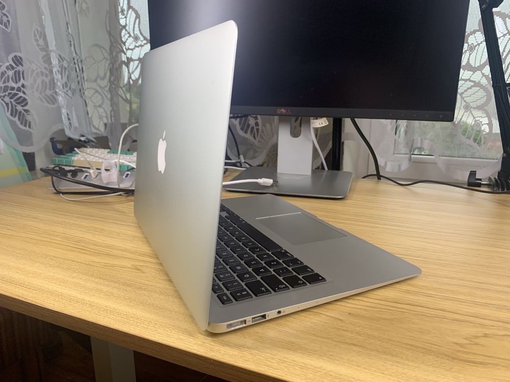 Laptop Apple Macbook Air A1466 i5 8GB RAM DDR3 MacOS Big Sur ładowarka