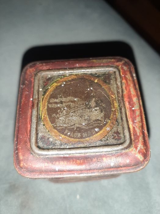 PRL Stare pudełko po herbacie