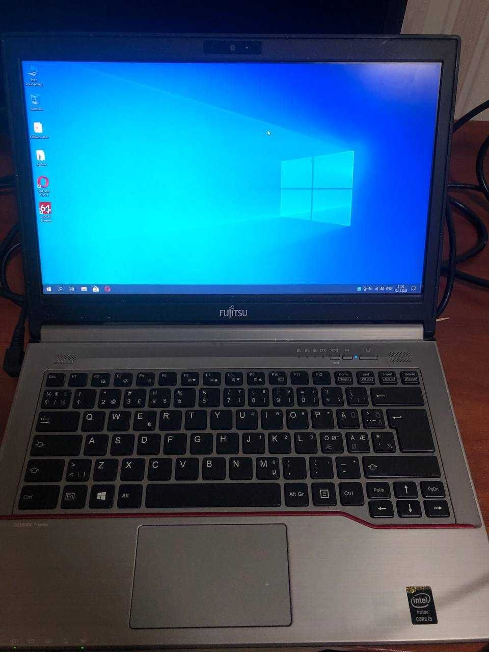 lifebook e544 / i5 /4 gb / 128 ssd / 4600 hd 1gb Ноутбук