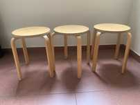 Zestaw trzech taboretów Ikea Frosta