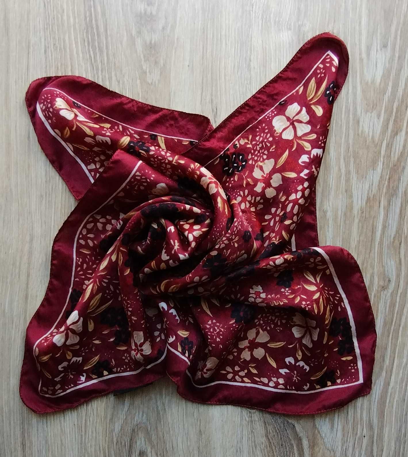 Bijou Brigitte jedwabna piękna apaszka 100% jedwab silk kwiatki