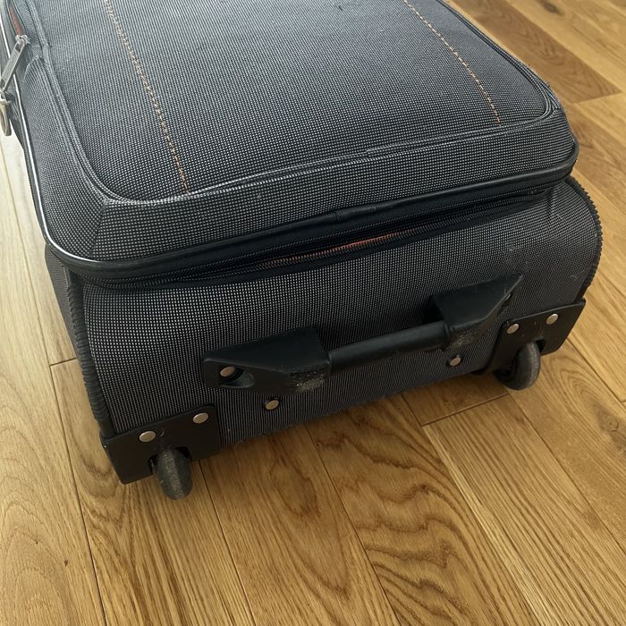 Дорожный чемодан 50x35x35