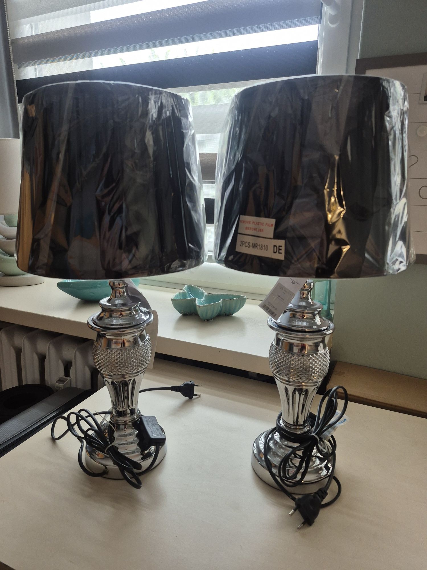 Nowe lampy z czarnym abażurem