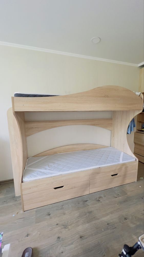 Продам двухъярусную кровать