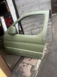 Дверь передняя Ситроен берлинго Citroen berlingo год 04
