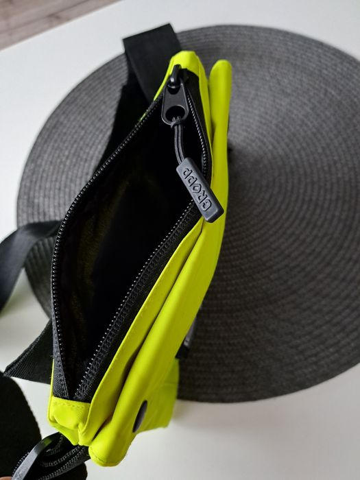 Saszetka typu nerka Cropp