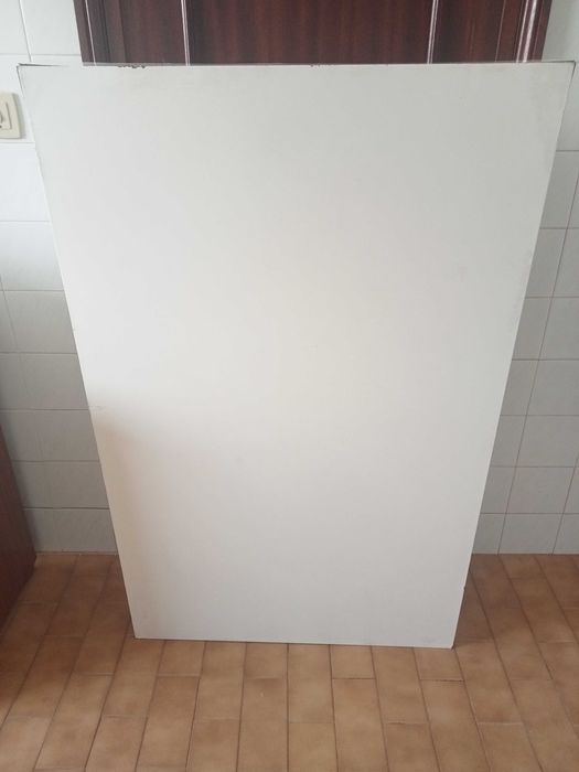 Estrado expositor lacado