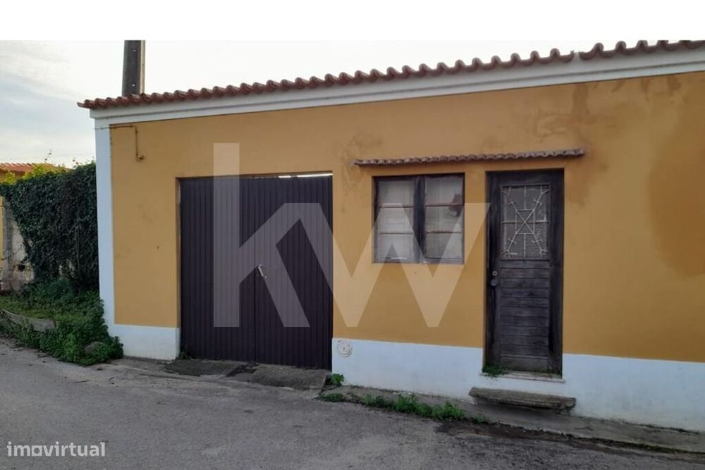 Moradia T3 com terreno de 1218m2 com possibilidade de construção