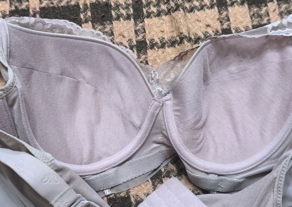 Продам бюстгальтер розмір Д, на бірці вказано 40/90