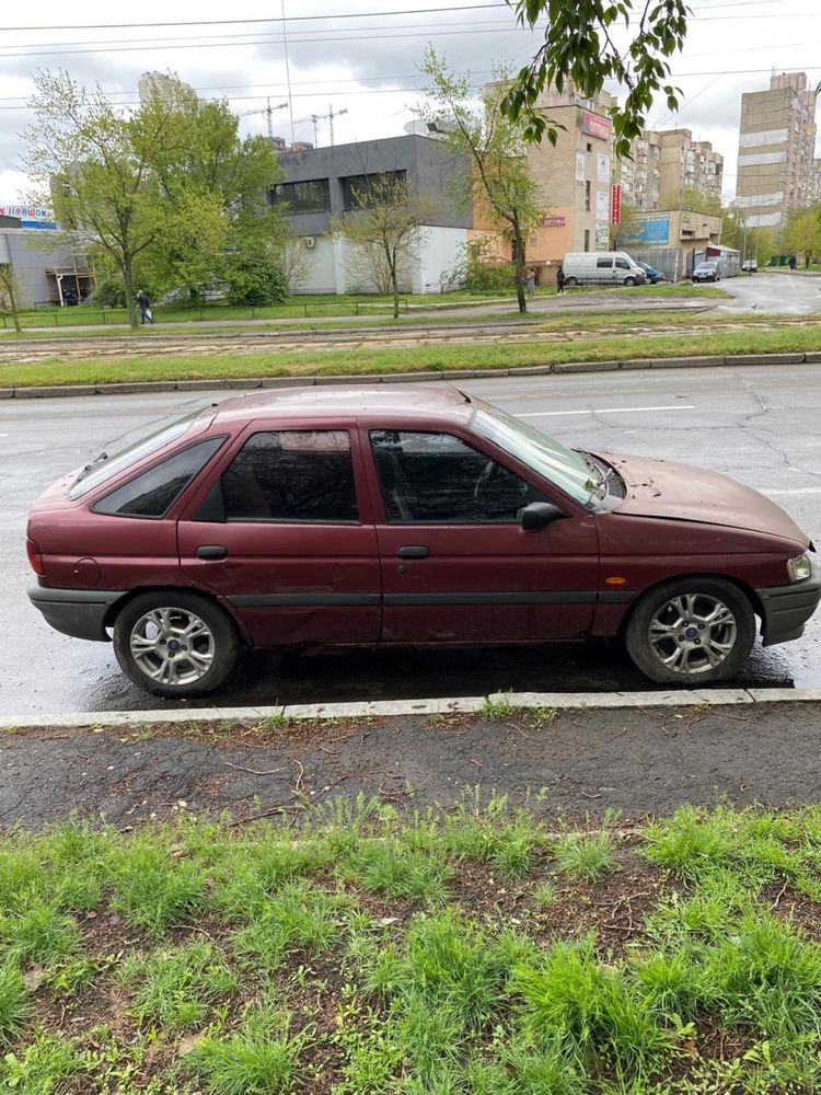 Ford Escort 1993 года