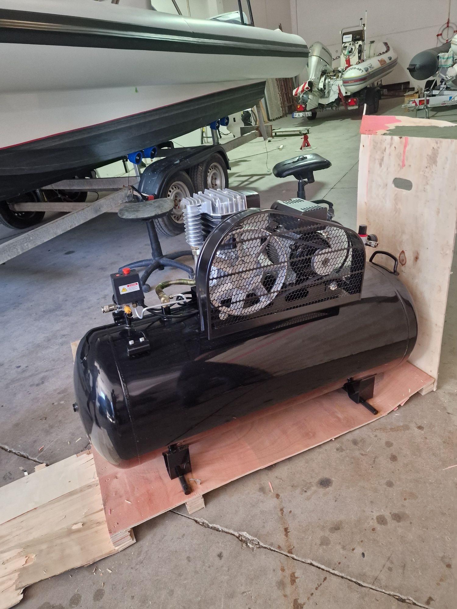 Compressor de 200 litros novo