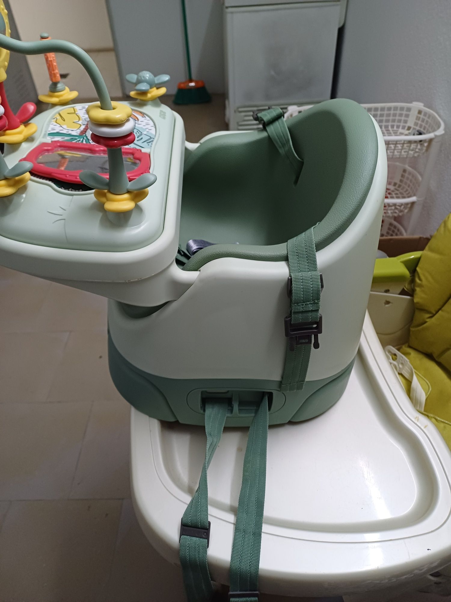 Cadeira de bebê.