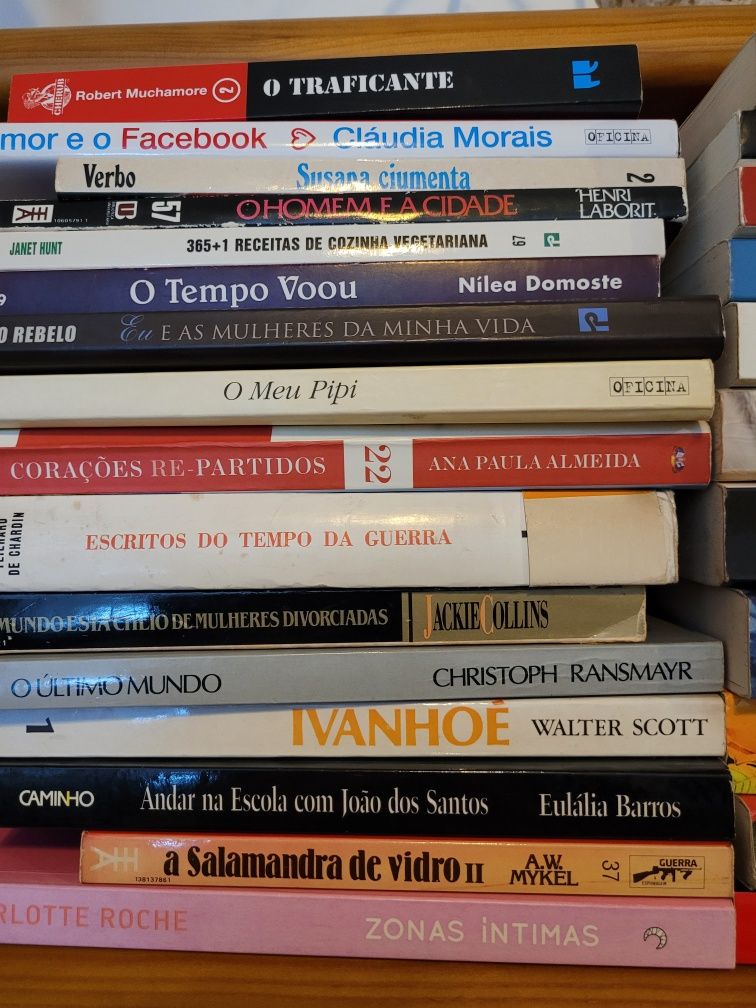 1000 livros. Tenho Facebook Alfarrabista Marinha GRANDE