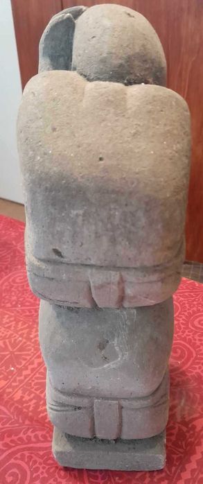 Estátua em Pedra Vulcânica - Origem: Malásia