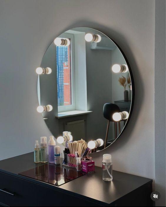 Робоче місце в оренду Стіл/кушетка Палац Україна/Либідська метро поруч