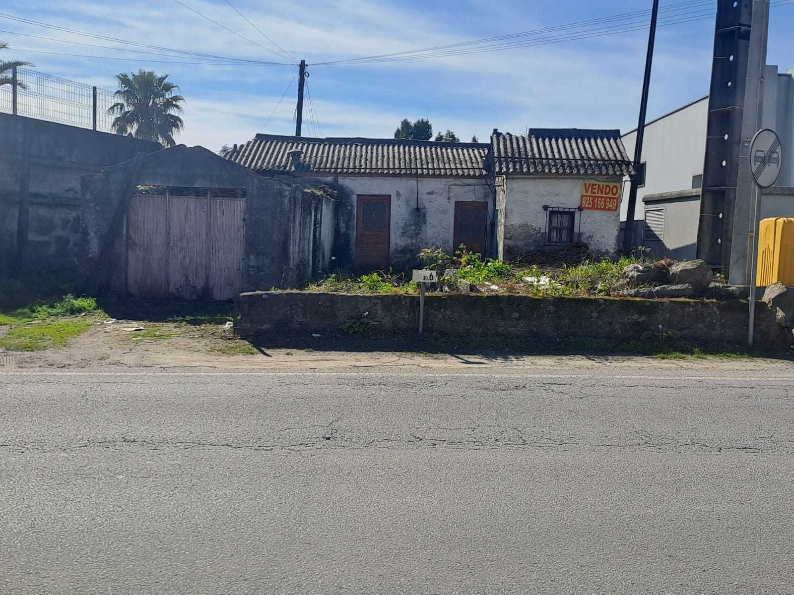 Casa para restaurar e terreno junto a estrada Rans-Penafiel