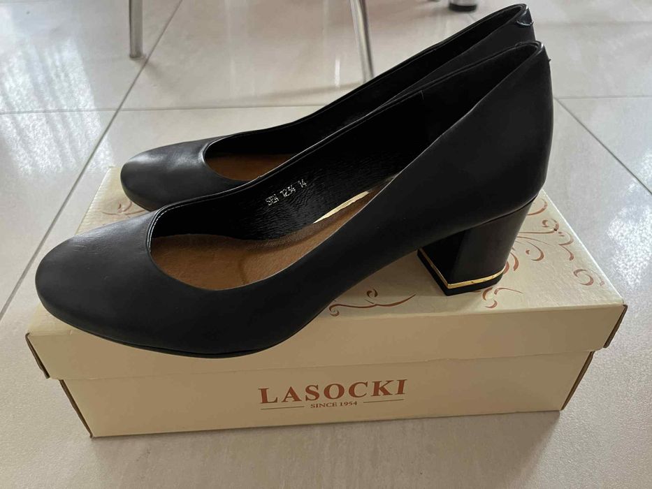 Buty na obcasie Lasocki