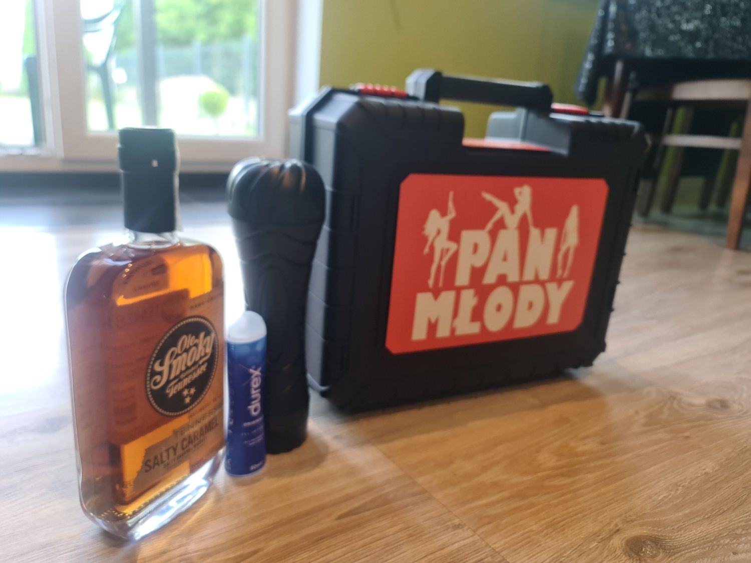 Skrzynka na na alkohol Pan Młody / prezent na kawalerski