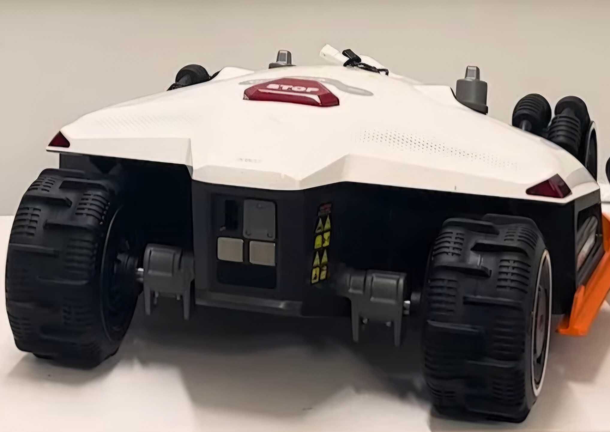 Robot koszący MAMMOTION LUBA2 AWD 5000X Nie działa bez akcesoriów.