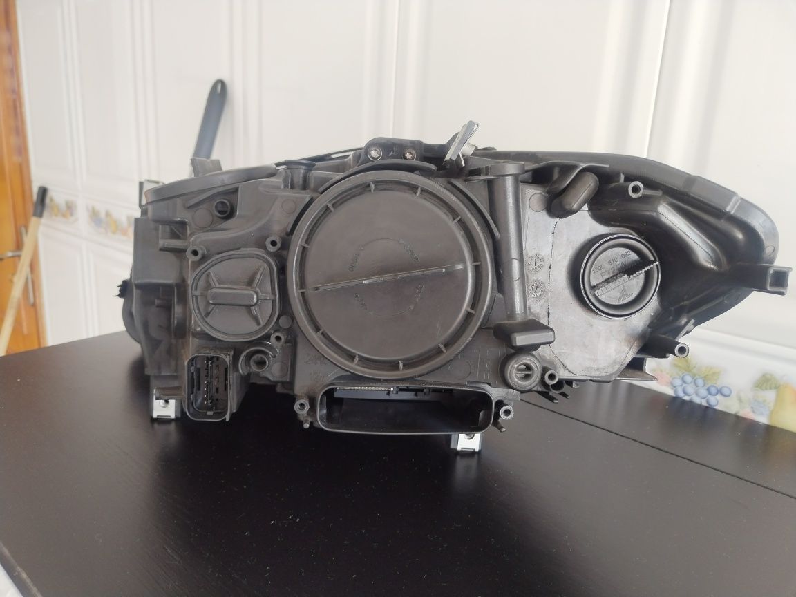 Farol BMW 520d f11