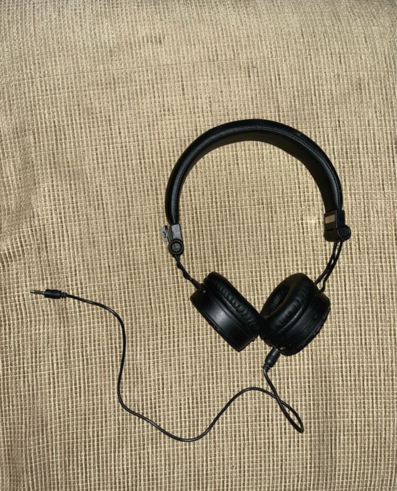 Fones Qilive Pretos