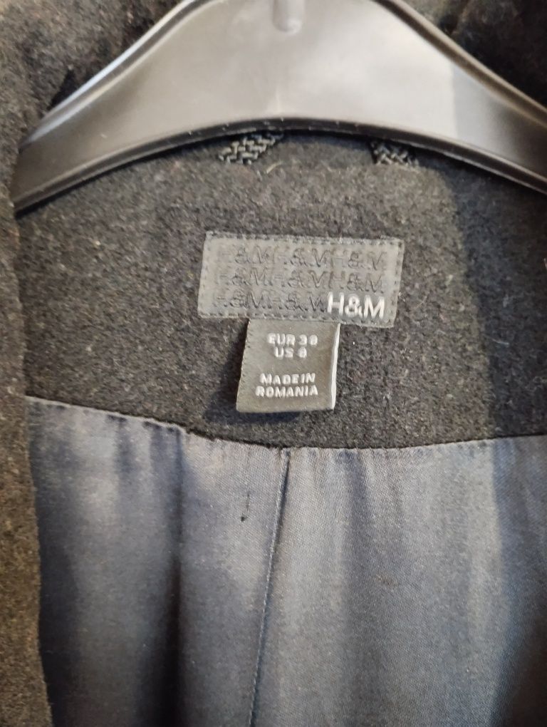 Czarny płaszcz H&M