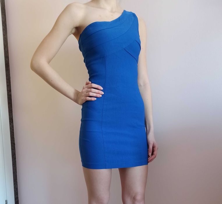 Granatowa krótka mini sukienka na jedno ramię