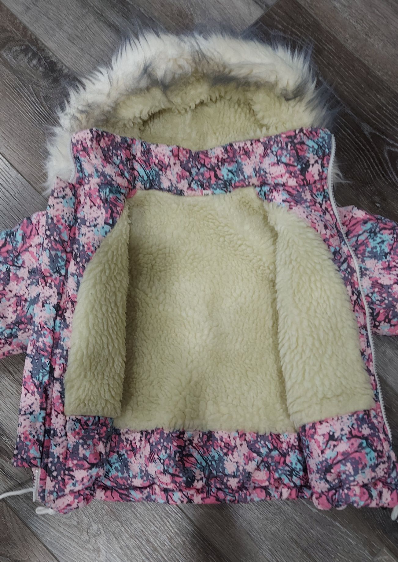 Зимова куртка на овчині для дівчинки