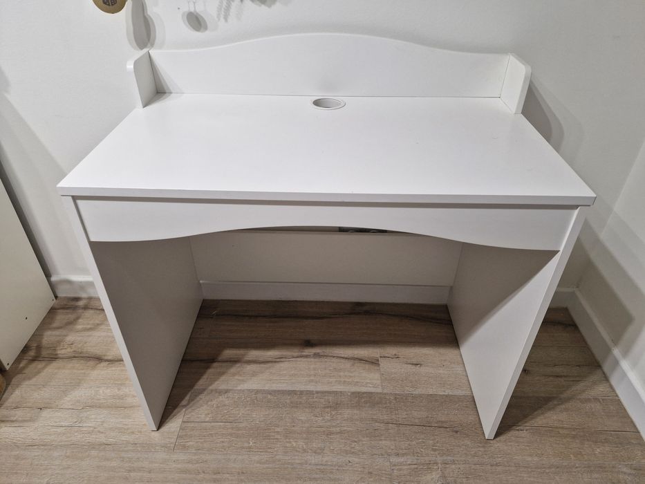 Sprzedam białe biurko Ikea