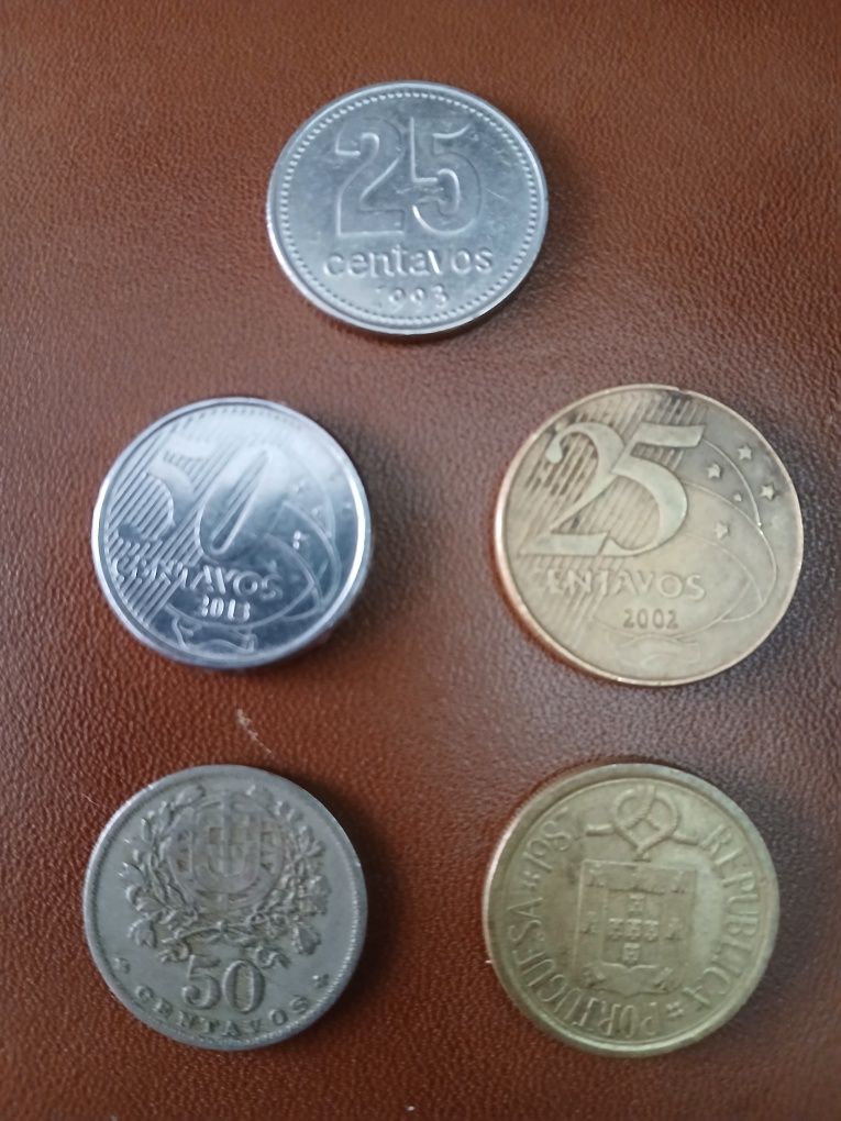 Moedas antigas aos colecionadores