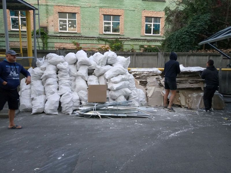 ВЫВОЗ веток листья мешков строительного мусора Вивіз сміття Утилизация