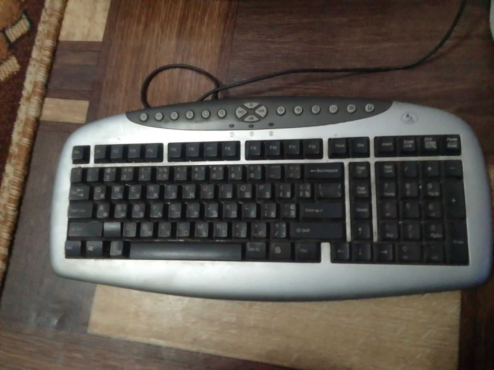 Компютор " Samsung SyncMaster 755DFX ". Системний блок та клавіатура.
