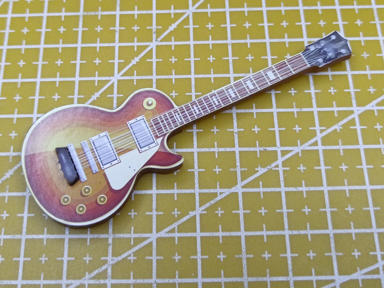 Dekoracje do modeli zdalnie sterowanych rc 1:10 drewniana gitara