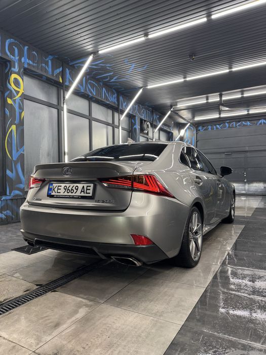 Lexus is 200t f-sport