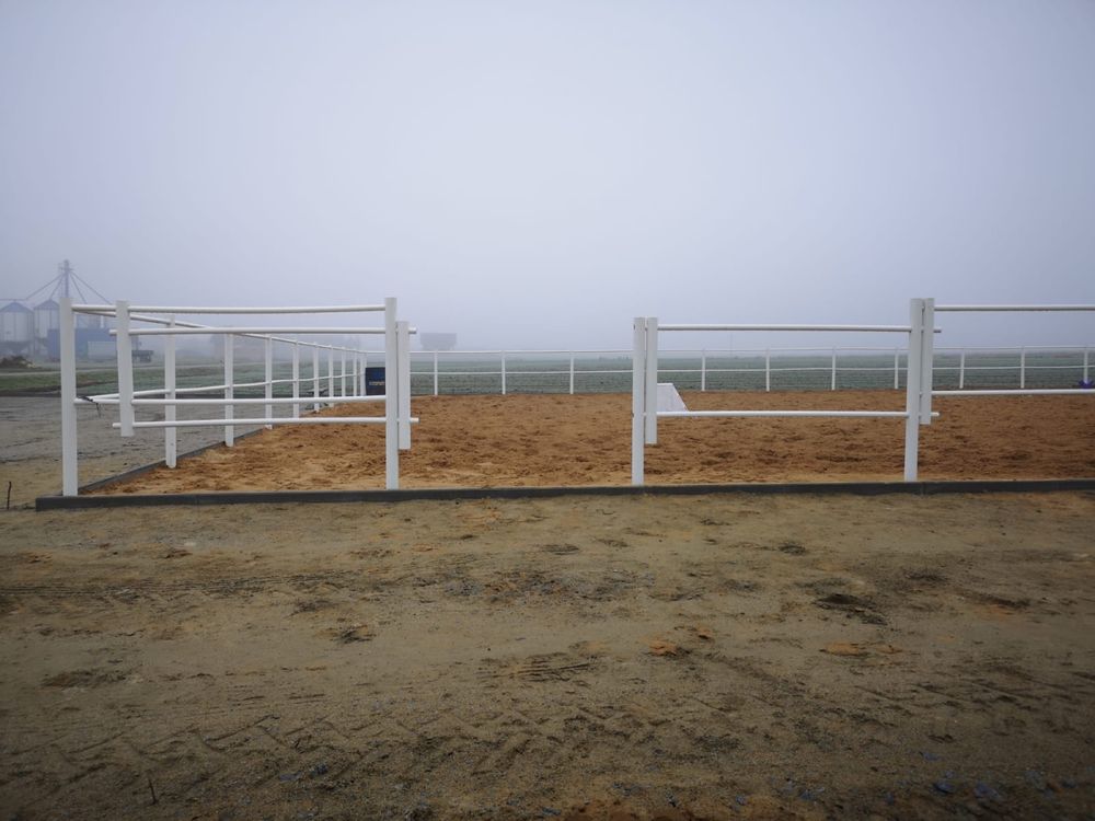 Ogrodzenie koni farmerskie PVC białe slupki